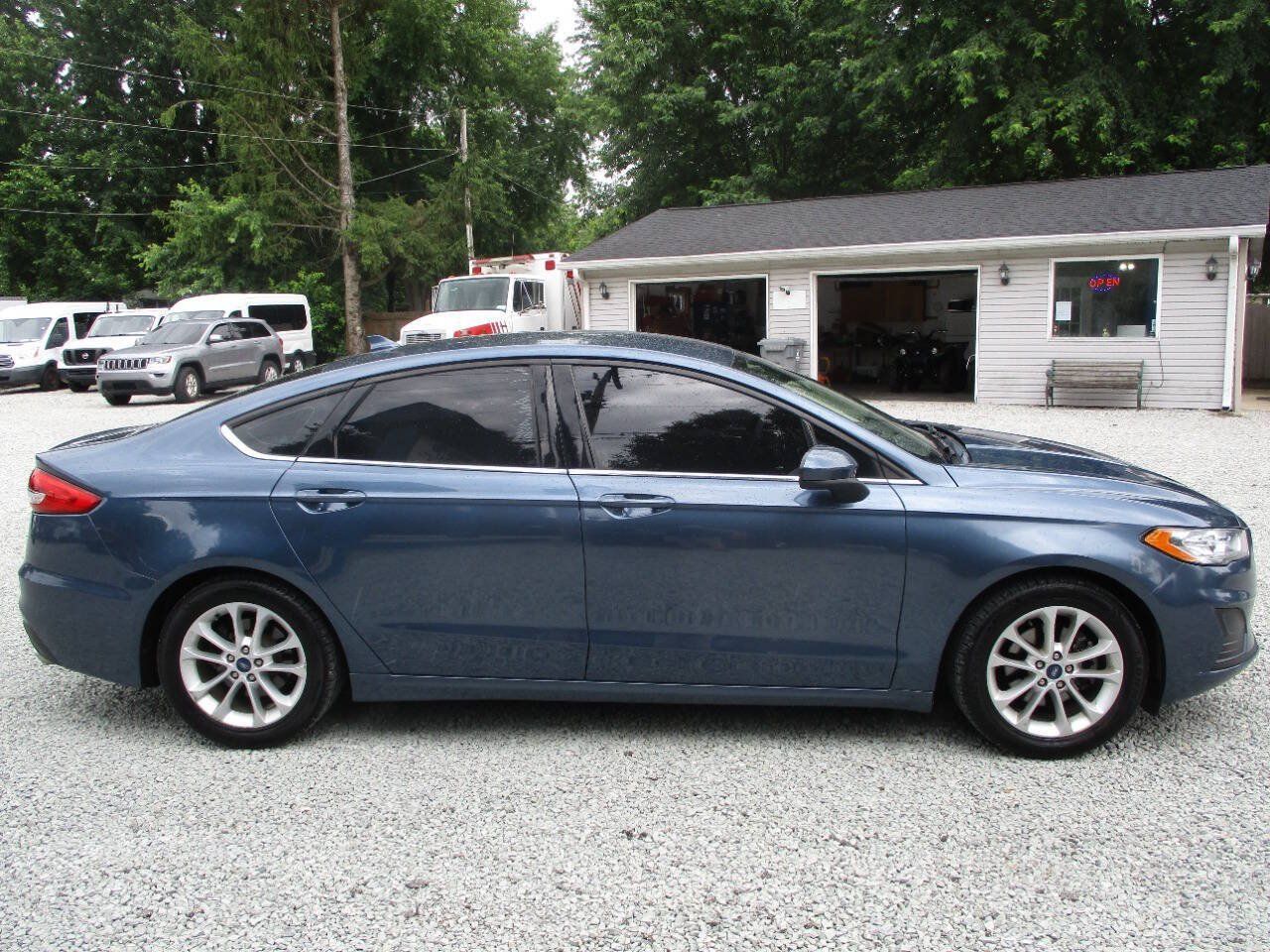 Used 2019 Ford Fusion SE FWD image 6