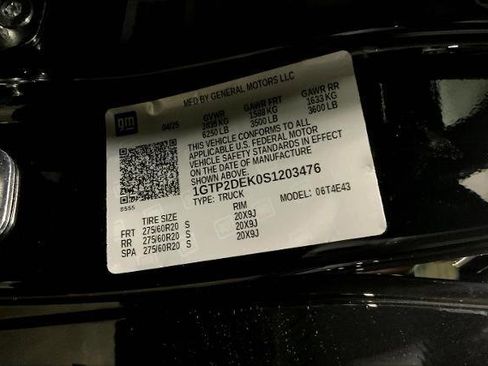 New 2025 GMC Canyon AT4 w/ Nightfall Edition image 14