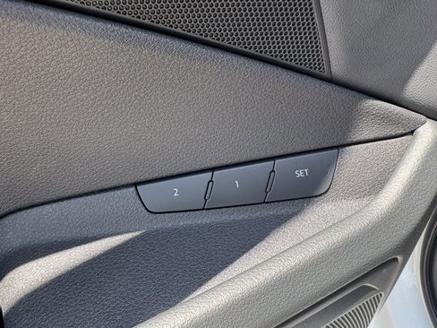 Used 2022 Audi e-tron Premium image 37