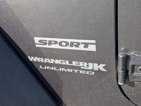 Used 2018 Jeep Wrangler Unlimited Sport w/ Connectivity Group image 11