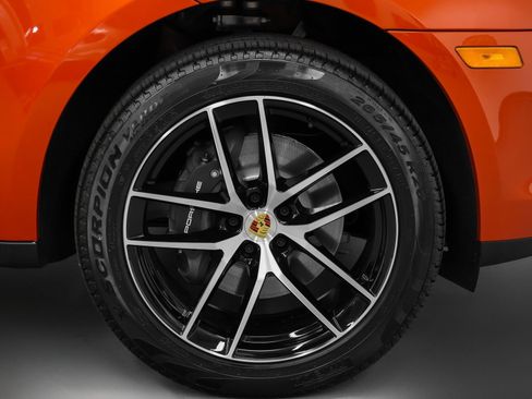 Certified 2025 Porsche Macan image 16