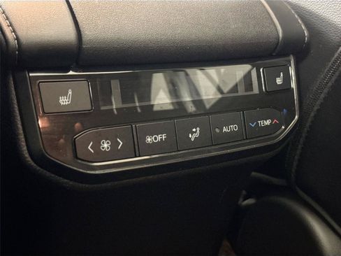 Used 2022 Toyota Highlander Platinum FWD image 38