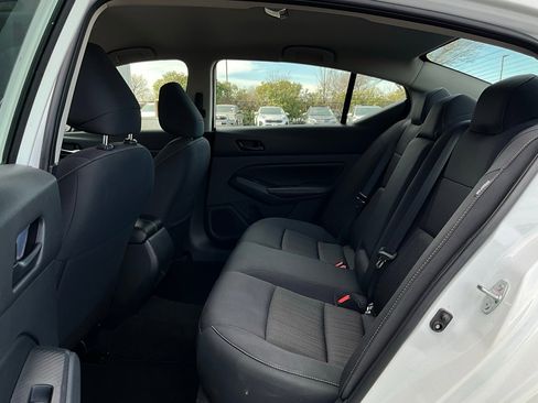 Used 2025 Nissan Altima 2.5 SV image 12