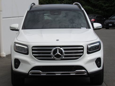New 2025 Mercedes-Benz GLB 250 4MATIC image 3