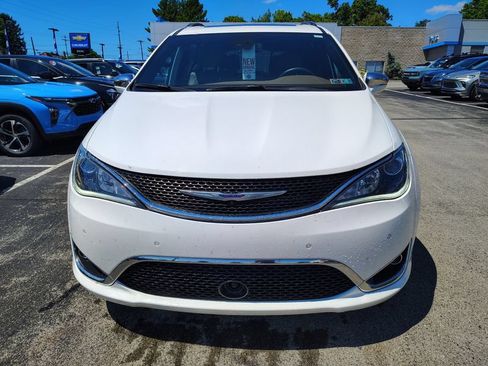 Used 2020 Chrysler Pacifica Limited w/ Advanced Safetytec Group FWD image 2