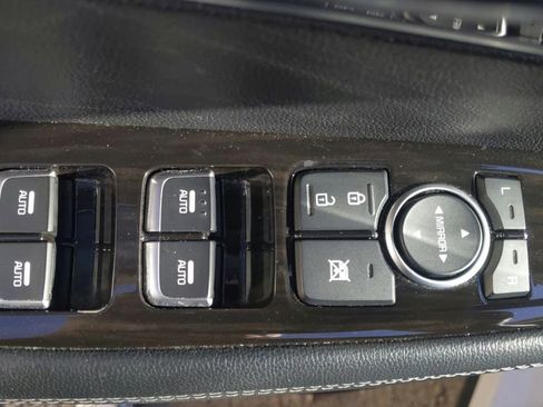 Used 2020 Kia Sorento LX image 16