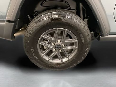 Used 2025 Jeep Wrangler Sport AWD/4WD image 25