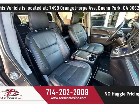 Used 2017 Toyota Sienna SE Premium w/ Cargo Management Package FWD image 21