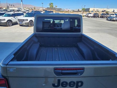 Used 2020 Jeep Gladiator Sport w/ Trailer Tow Package AWD/4WD image 34