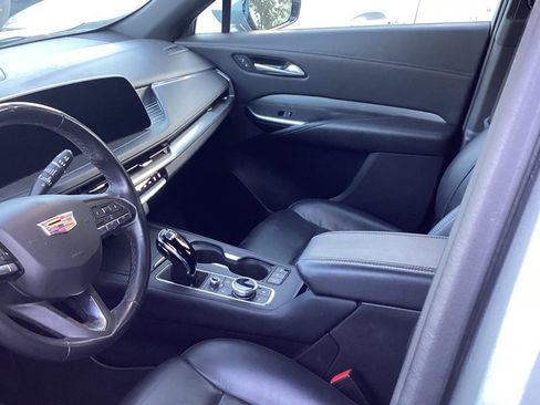 Used 2024 Cadillac XT4 Premium Luxury image 12