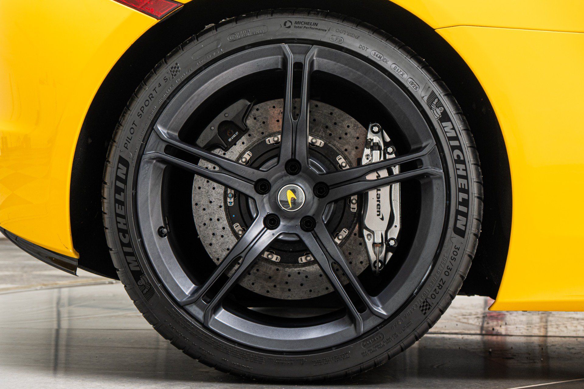 Used 2015 McLaren 650S Spider RWD image 45