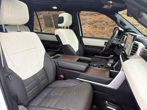 Used 2025 Toyota Sequoia Capstone image 24