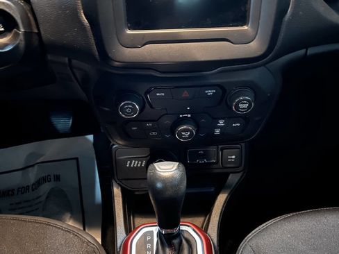 Used 2019 Jeep Renegade Trailhawk image 28