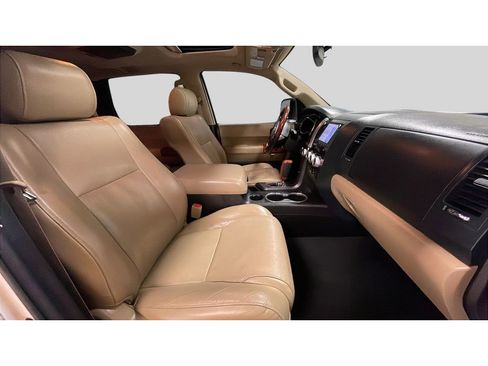 Used 2021 Toyota Sequoia Platinum AWD/4WD image 18