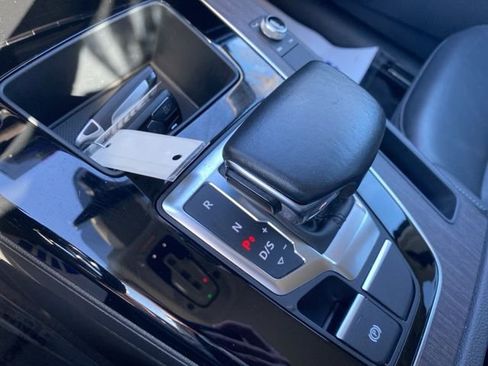 Used 2021 Audi Q5 e Premium w/ Convenience Package image 11