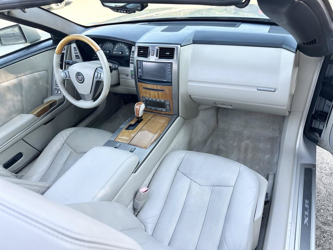 Used 2006 Cadillac XLR RWD image 19