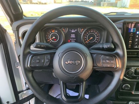 Used 2024 Jeep Wrangler Sport image 17