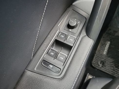 Used 2022 Volkswagen Tiguan SE AWD/4WD image 25