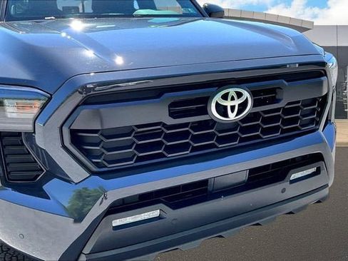 Used 2025 Toyota Tacoma TRD Off-Road w/ TRD Off Road Upgrade Package AWD/4WD image 32