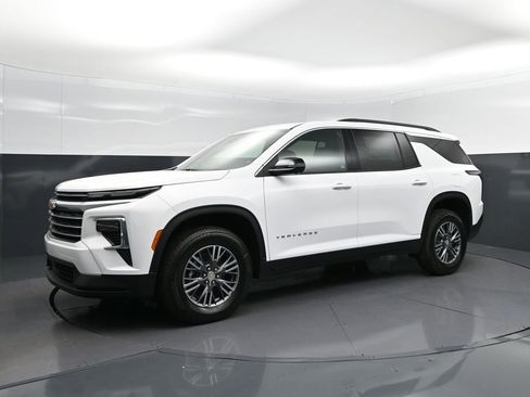 New 2026 Chevrolet Traverse LT image 3