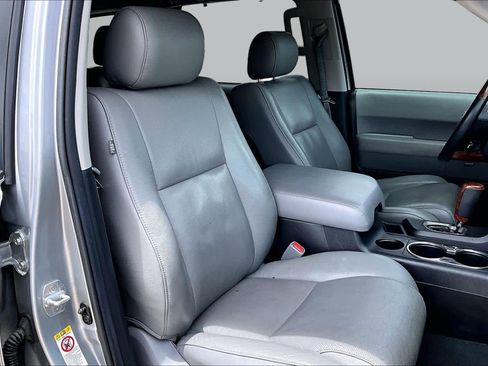 Used 2020 Toyota Sequoia Platinum RWD image 9