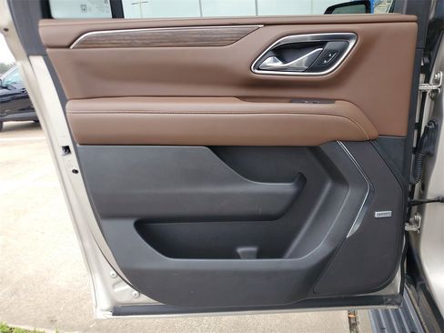 Used 2024 Chevrolet Suburban High Country w/ Premium Package image 16