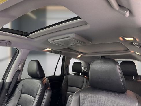 Used 2017 Honda Pilot Elite image 16