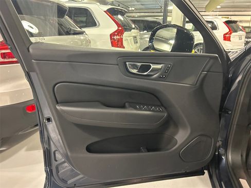 Certified 2025 Volvo XC60 B5 Plus image 9