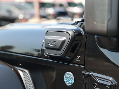 Used 2025 Jeep Wrangler Unlimited Sahara w/ Safety Group image 14