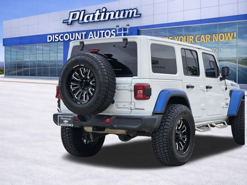 Used 2018 Jeep Wrangler Unlimited Sahara image 5