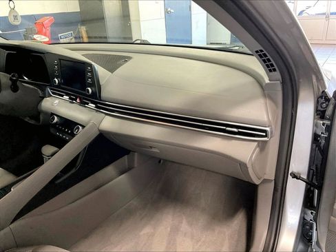 Used 2023 Hyundai Elantra SEL FWD image 13
