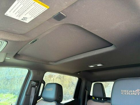 Used 2025 Chevrolet Silverado 1500 High Country w/ High Country Premium Package AWD/4WD image 27