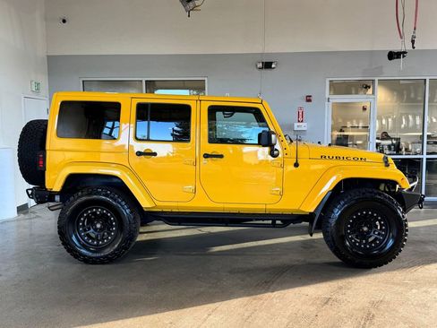 Used 2015 Jeep Wrangler Unlimited Rubicon w/ Max Tow Package image 4