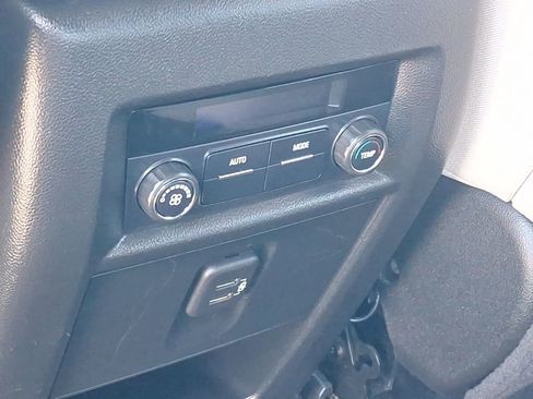 Certified 2022 Chevrolet Traverse LT image 27