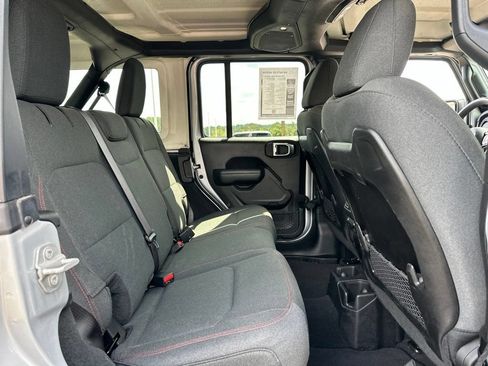 Used 2024 Jeep Wrangler Unlimited Rubicon AWD/4WD image 25