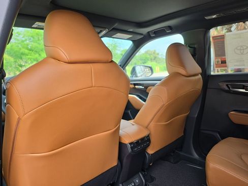 New 2026 Toyota Highlander Platinum AWD/4WD image 29
