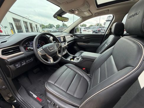 Used 2023 GMC Acadia Denali w/ Denali Ultimate Package AWD/4WD image 10