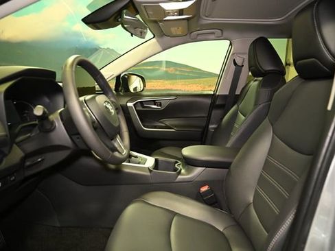 Used 2025 Toyota RAV4 XLE Premium image 20