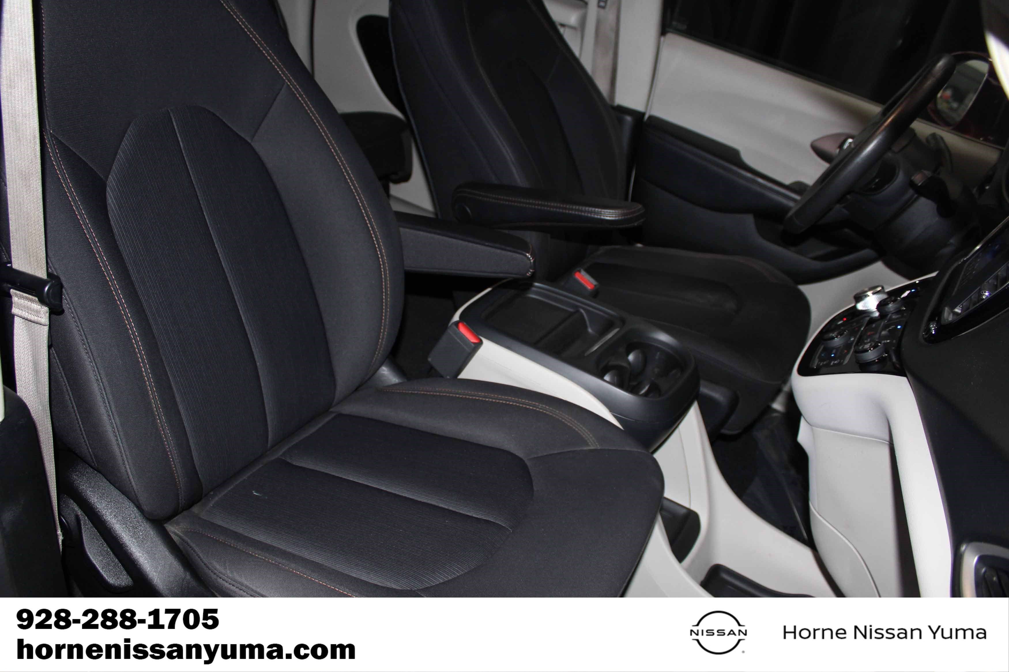 Used 2018 Chrysler Pacifica Touring Plus FWD image 6