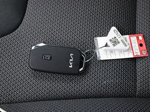 Used 2022 Kia Niro EX w/ Cold Weather Package FWD image 17