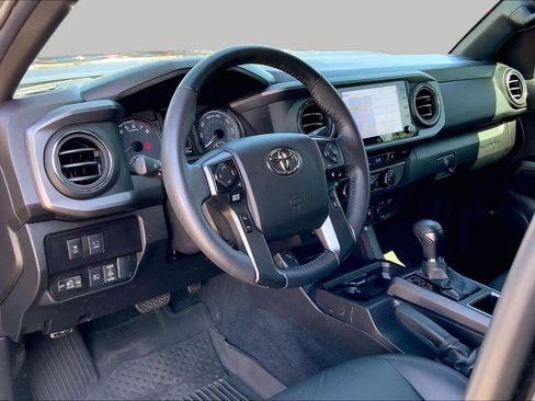 Used 2022 Toyota Tacoma TRD Off-Road w/ TRD Premium Off Road Package image 17