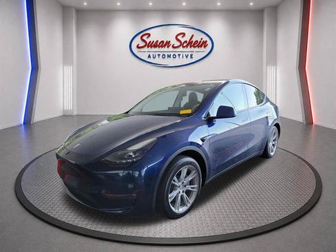 Used 2023 Tesla Model Y AWD image 1