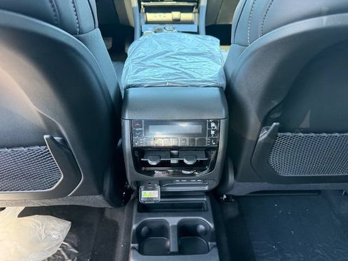 New 2026 Jeep Grand Cherokee L Limited w/ Limited Altitude Package AWD/4WD image 26