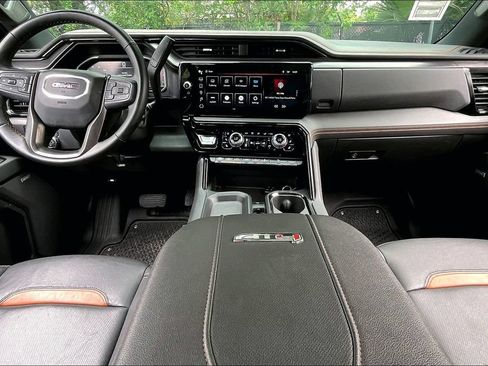 Used 2024 GMC Sierra 2500 AT4 w/ AT4 Premium Plus Package AWD/4WD image 8