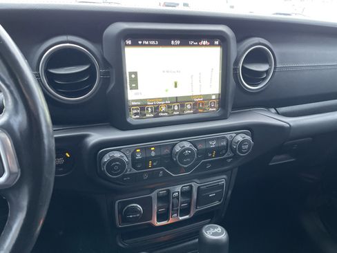 Used 2018 Jeep Wrangler Unlimited Sahara w/ Uconnect 4C Nav & Sound Group AWD/4WD image 16