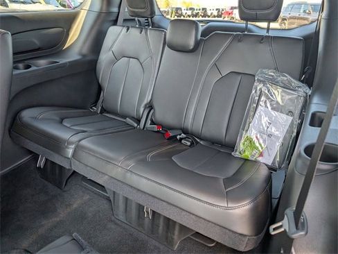 New 2026 Chrysler Pacifica Select image 24