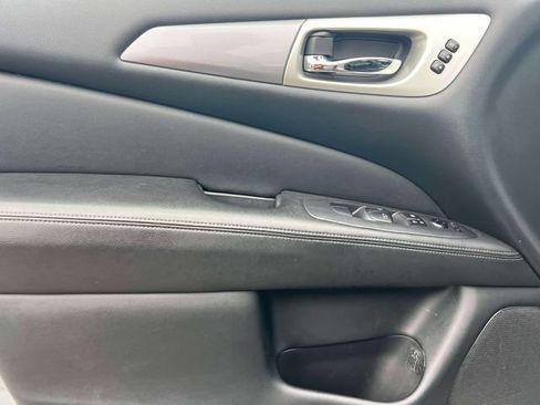 Used 2020 Nissan Pathfinder SL FWD image 18