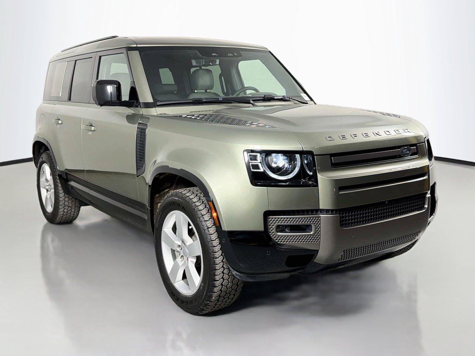 Certified 2025 Land Rover Defender 110 X-Dynamic SE AWD/4WD image 3
