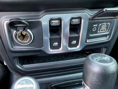 Used 2018 Jeep Wrangler Sport AWD/4WD image 17