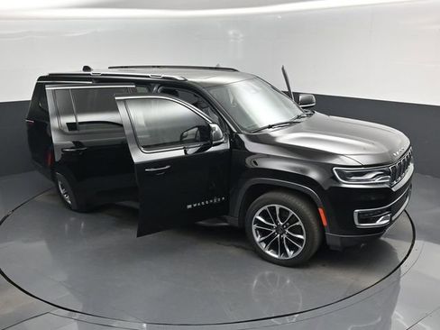 Used 2022 Jeep Wagoneer Series II w/ Premium Group I AWD/4WD image 19